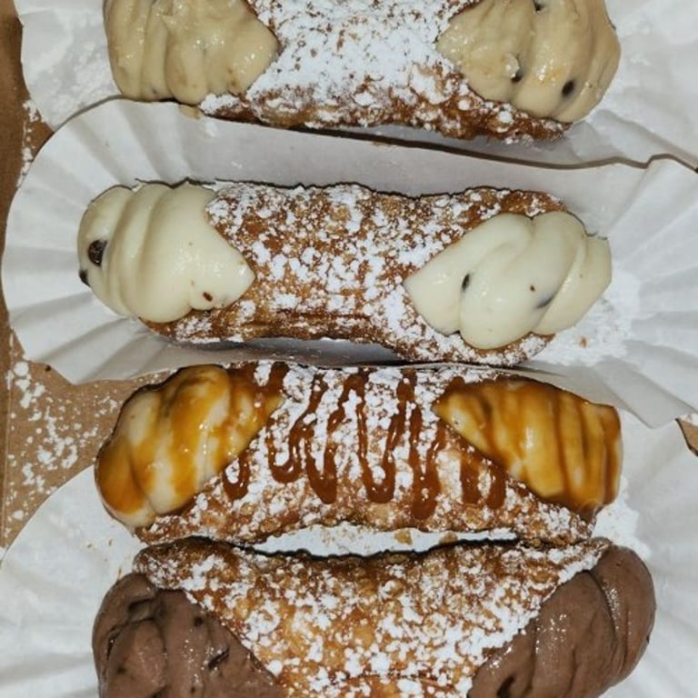 Delicious Cannoli: A Taste of Italy